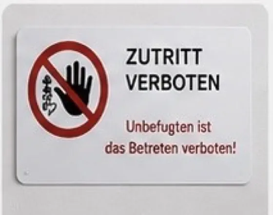 Weißes PVC-Kunststoffschild mit Verbotszeichen und Hinweistext